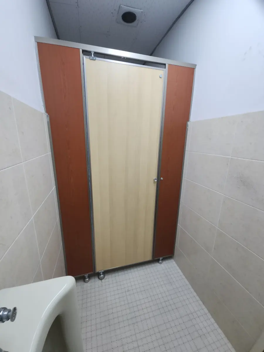 화장실칸막이교체 상가빌딩화장실 문짝교체