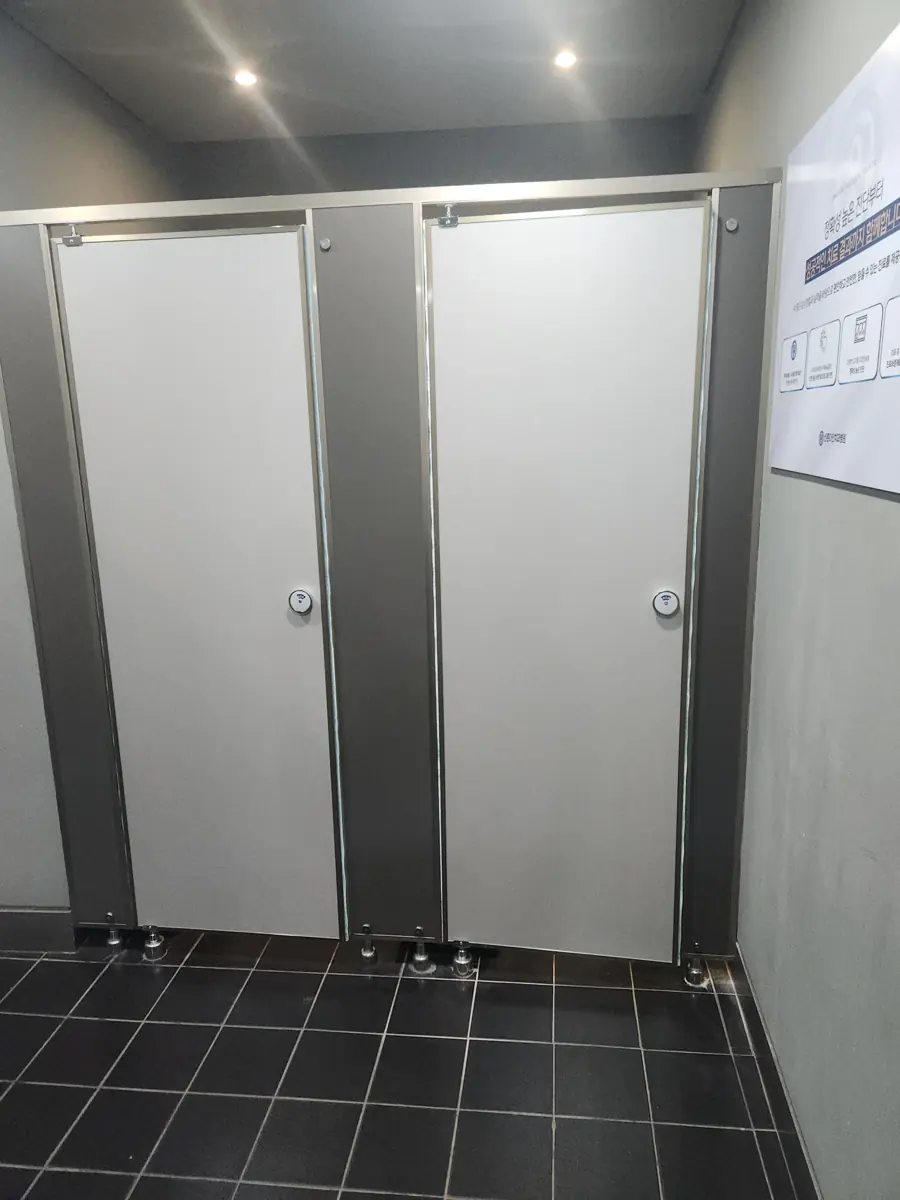 상가화장실칸막이 빌딩화장실 문 교체